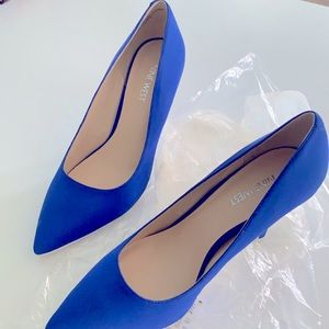 Peacock blue high heel pumps